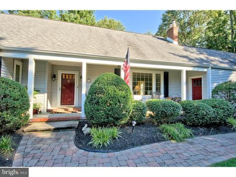 31 Perry Dr, Ewing, NJ 08628 photo 2