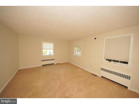 31 Perry Dr, Ewing, NJ 08628 photo 13