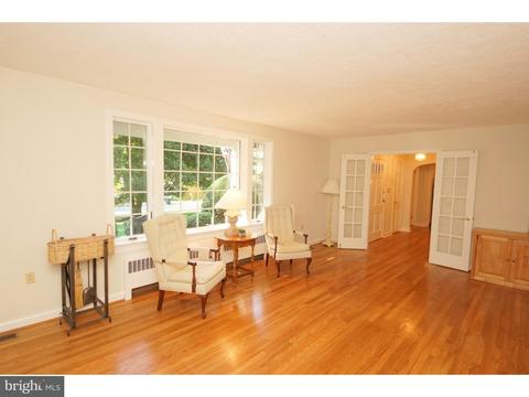 31 Perry Dr, Ewing, NJ 08628 photo 5
