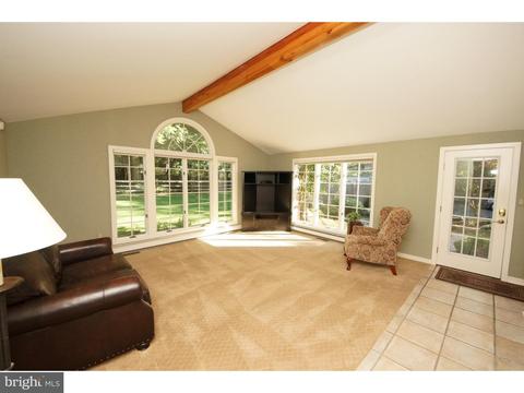 31 Perry Dr, Ewing, NJ 08628 photo 9