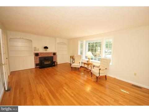 31 Perry Dr, Ewing, NJ 08628 photo 4
