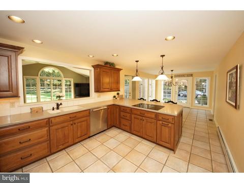 31 Perry Dr, Ewing, NJ 08628 photo 7