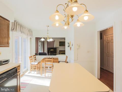 8609 Ashcroft Dr, Laurel, MD 20708 photo 8
