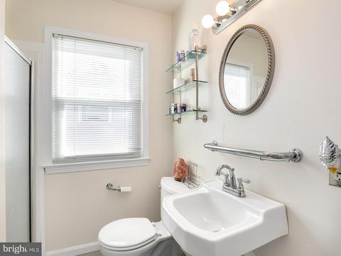 3915 Adams Dr, Silver Spring, MD 20902 photo 17
