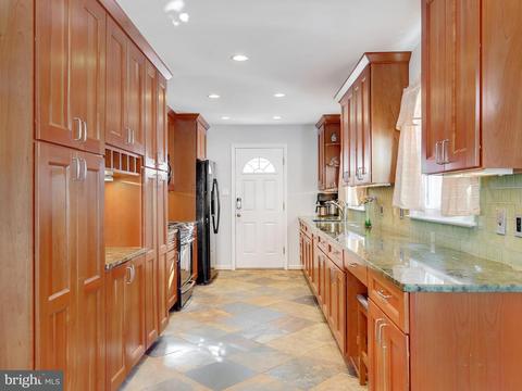 3915 Adams Dr, Silver Spring, MD 20902 photo 2