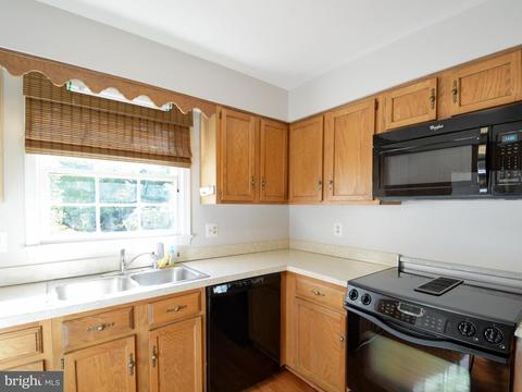 7821 Odell St, Springfield, VA 22153 photo 5