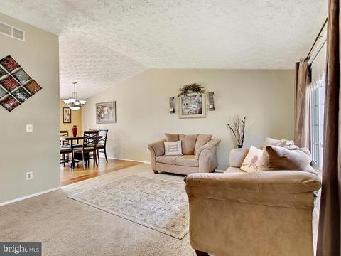 7317 Husky Ln, Springfield, VA 22151 photo 2