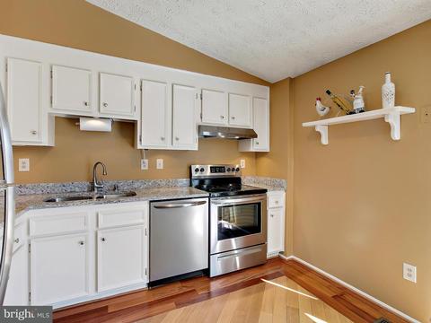 7317 Husky Ln, Springfield, VA 22151 photo 8