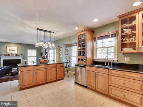 11411 Catalina Ter, Silver Spring, MD 20902 photo 8