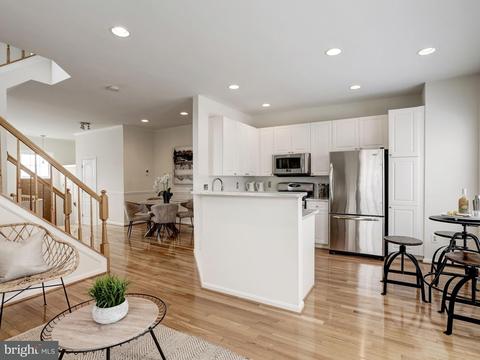 12007 Edgemere Cir, Reston, VA 20190 photo 5