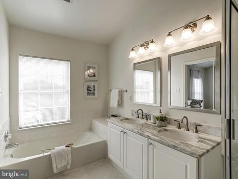 12007 Edgemere Cir, Reston, VA 20190 photo 10