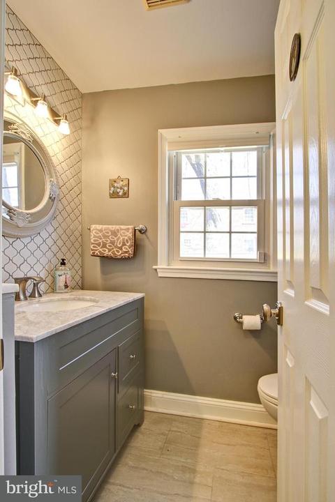 305 E Franklin Ave, Silver Spring, MD 20901 photo 8