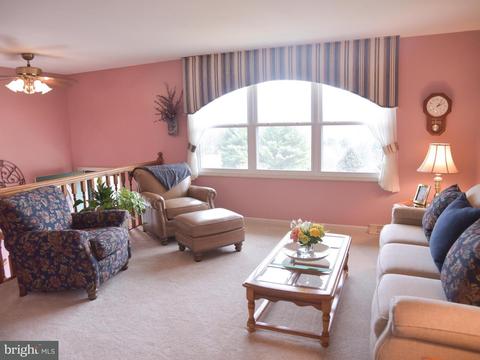 210 Opal Ave, Westminster, MD 21157 photo 2