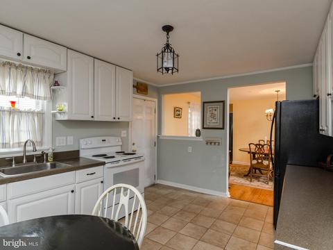 876 Lichtenthal St, Delran, NJ 08075 photo 11