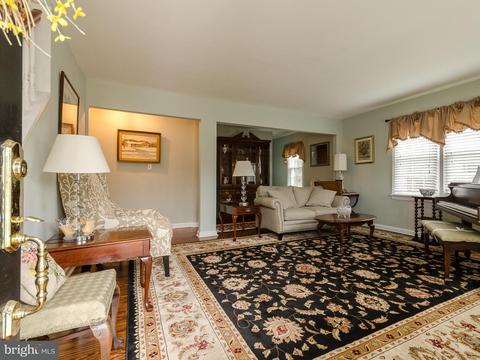 876 Lichtenthal St, Delran, NJ 08075 photo 5