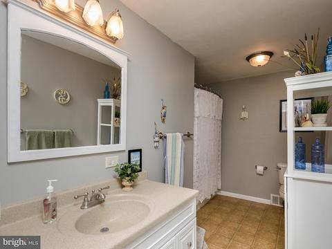 876 Lichtenthal St, Delran, NJ 08075 photo 14