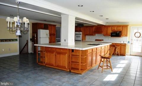 17111 Clear Creek Dr, Silver Spring, MD 20905 photo 5