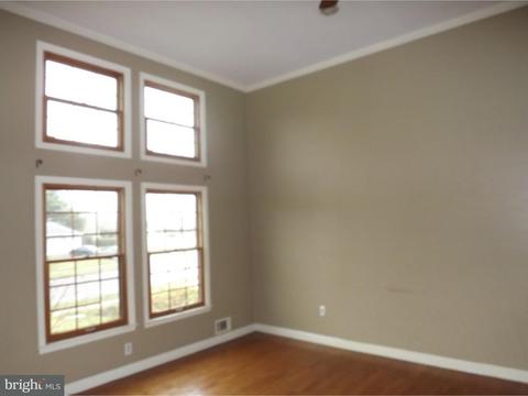 36 Colleen Cir, Ewing, NJ 08638 photo 4