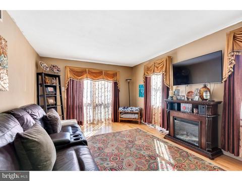 8 Walter Dr, Williamstown, NJ 08094 photo 5