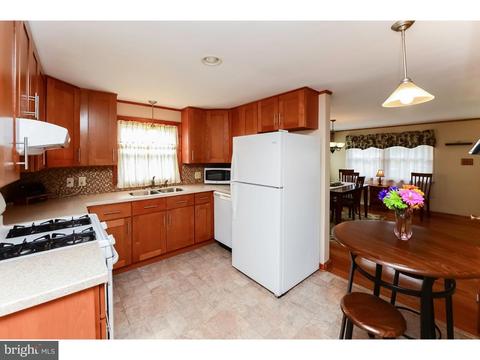 327 E Holly Ave, Pitman, NJ 08071 photo 9