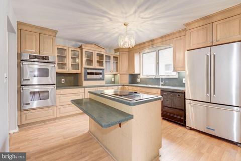 8161 E Beach Dr NW, Washington, DC 20012 photo 3