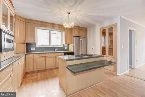8161 E Beach Dr NW, Washington, DC 20012 photo 4