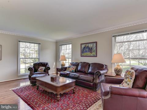 912 Ridge Dr, Mclean, VA 22101 photo 5