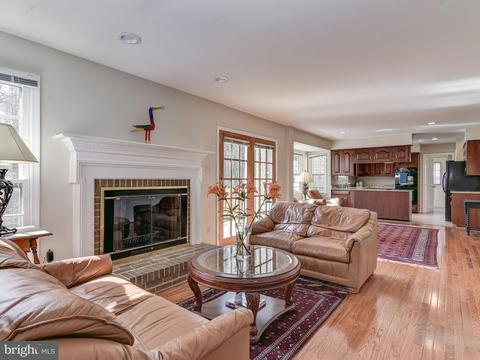 912 Ridge Dr, Mclean, VA 22101 photo 7