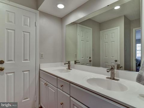 912 Ridge Dr, Mclean, VA 22101 photo 17