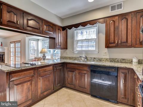 912 Ridge Dr, Mclean, VA 22101 photo 10