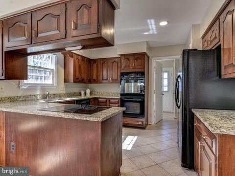 912 Ridge Dr, Mclean, VA 22101 photo 11