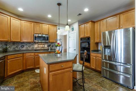 3373 Lady Catherine Cir, Triangle, VA 22172 photo 4