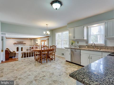 8019 Daffodil Ct, Springfield, VA 22152 photo 5