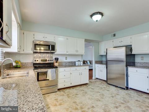 8019 Daffodil Ct, Springfield, VA 22152 photo 6