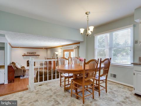 8019 Daffodil Ct, Springfield, VA 22152 photo 7