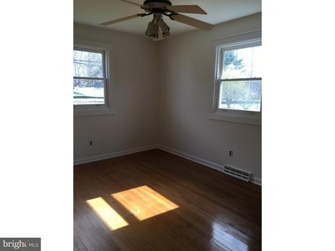 207 Comp St, Hamilton, NJ 08619 photo 9