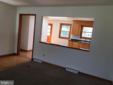 207 Comp St, Hamilton, NJ 08619 photo 4