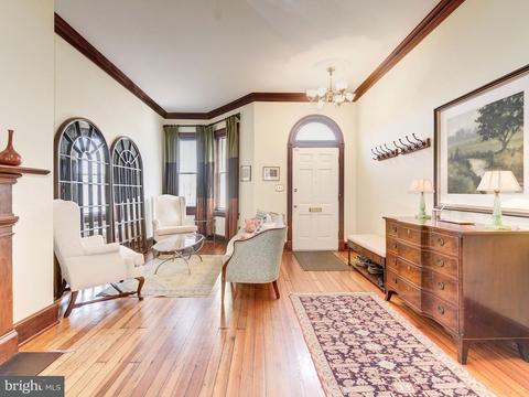 735 10th St SE, Washington, DC 20003 photo 2