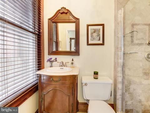 735 10th St SE, Washington, DC 20003 photo 6