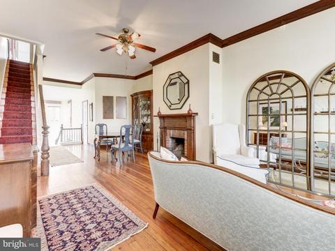 735 10th St SE, Washington, DC 20003 photo 3