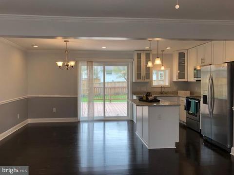 7409 Gresham St, Springfield, VA 22151 photo 2