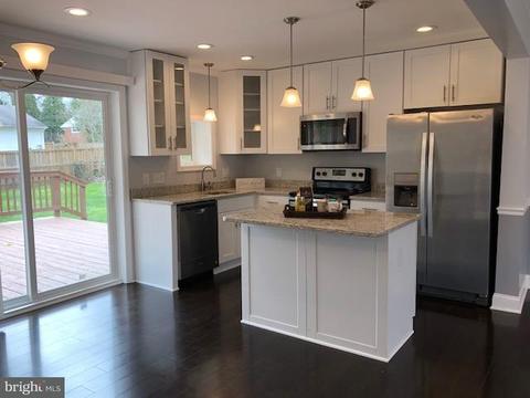 7409 Gresham St, Springfield, VA 22151 photo 4