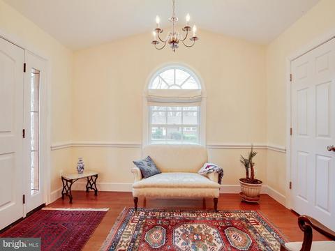 7902 Gosport Ln, Springfield, VA 22151 photo 3