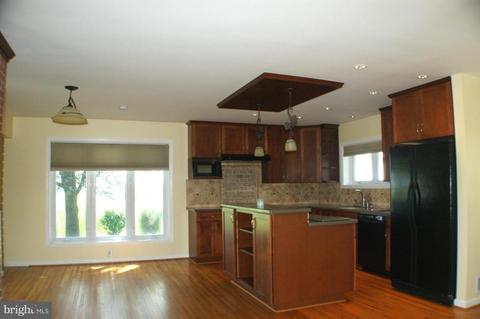 537 Mark Dr, Westminster, MD 21157 photo 4