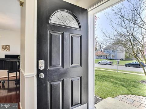7812 Odell St, Springfield, VA 22153 photo 2
