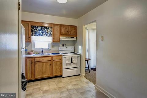 12 A Sullivan Rd, Westminster, MD 21157 photo 4