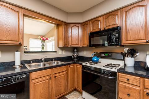 909 Glouster Cir, Hampstead, MD 21074 photo 8