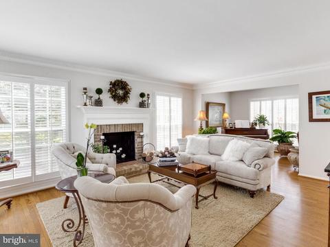6515 Sunny Hill Ct, Mclean, VA 22101 photo 3