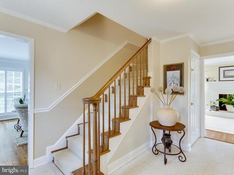 6515 Sunny Hill Ct, Mclean, VA 22101 photo 2