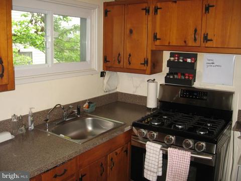 56 Jonathan Dr, Hamilton, NJ 08619 photo 4